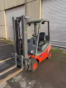 Chariots élévateurs GPL 2006  Linde H12T-03 compact triplex 359 heures (1)