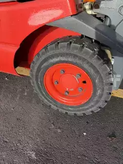 Chariots élévateurs GPL 2006  Linde H12T-03 compact triplex 359 heures (10)