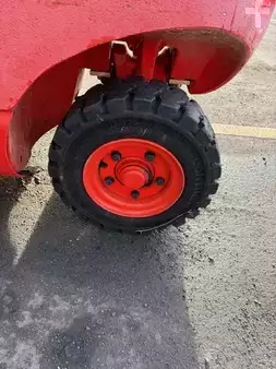 Chariots élévateurs GPL 2006  Linde H12T-03 compact triplex 359 heures (11)