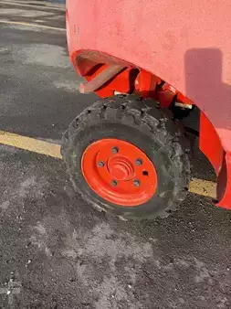 Chariots élévateurs GPL 2006  Linde H12T-03 compact triplex 359 heures (12)