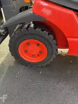 Chariots élévateurs GPL 2006  Linde H12T-03 compact triplex 359 heures (13)