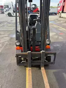 Chariots élévateurs GPL 2006  Linde H12T-03 compact triplex 359 heures (8)