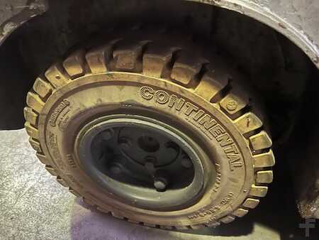 Terminál traktor 2015  Still LTX70 semi cabine (9)