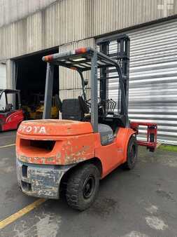 Empilhador diesel 2003  Toyota 62-7FDF30 TDL/écarteur (3)