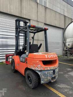 Empilhador diesel 2003  Toyota 62-7FDF30 TDL/écarteur (4)