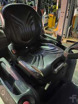 Terminal tractor 2021  Still LTX80 de 2021  2020 heures (8)