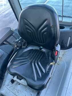 Carrelli elettrici 4 ruote 2016  Still RX60-30 triplex 1745 heures (11)