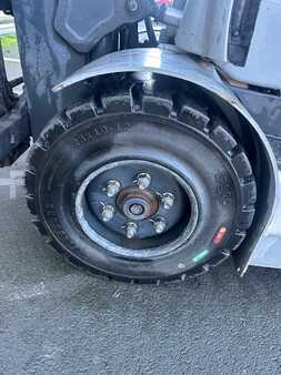 Carrelli elettrici 4 ruote 2016  Still RX60-30 triplex 1745 heures (12)