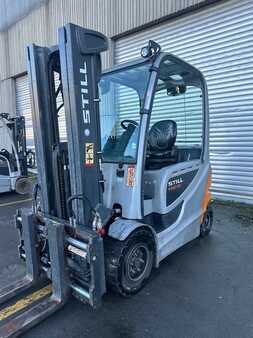 Carrelli elettrici 4 ruote 2016  Still RX60-30 triplex 1745 heures (2)