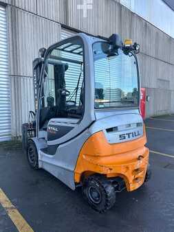 Carrelli elettrici 4 ruote 2016  Still RX60-30 triplex 1745 heures (3)
