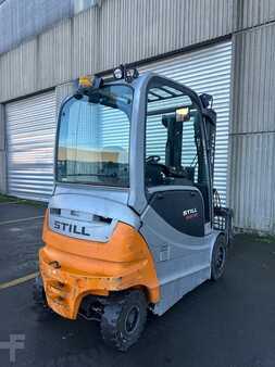 Carrelli elettrici 4 ruote 2016  Still RX60-30 triplex 1745 heures (4)