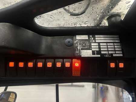 LPG VZV 2010  Linde H25T-01 triplex 5135 heures (13)