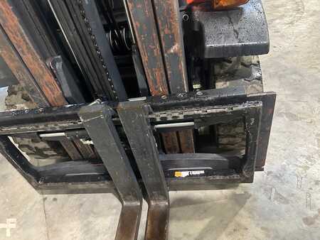 LPG VZV 2010  Linde H25T-01 triplex 5135 heures (6)