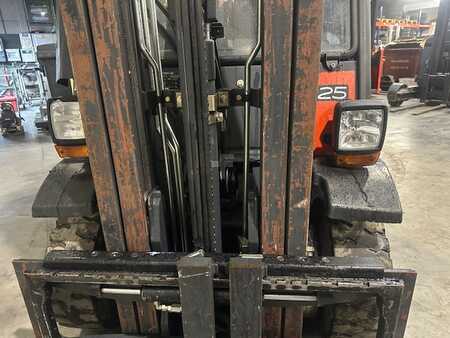 LPG VZV 2010  Linde H25T-01 triplex 5135 heures (8)