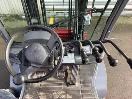 Gas gaffeltruck 2010  Toyota 02-8FGF25 TDL/écarteur (8)