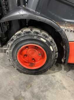 Nestekaasutrukki 2012  Linde H20T-01  2695 heures (14)