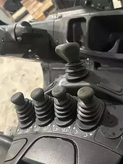 Carretilla elevadora GLP 2018  Linde H16T-01 triplex 1561 heures 4 lignes hyd. (10)