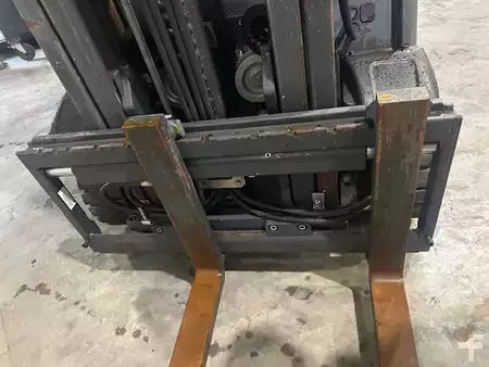 Carretilla elevadora GLP 2018  Linde H16T-01 triplex 1561 heures 4 lignes hyd. (5)