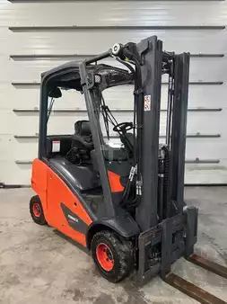 Carretilla elevadora GLP 2017  Linde H20T-01 triplex 5731 heures (2)