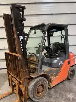 Gas gaffeltruck 2015  Toyota 02-8FGF25 rouillé  6034 heures (1)