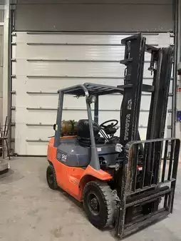 LPG heftrucks 2001  Toyota 42-7FGF25 (2)