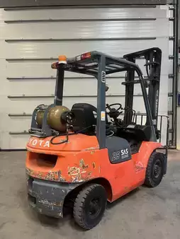 LPG heftrucks 2001  Toyota 42-7FGF25 (3)