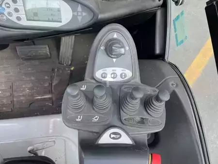 Chariots électriques à 4 roues 2018  Still RX20-16P tête rotative (9)