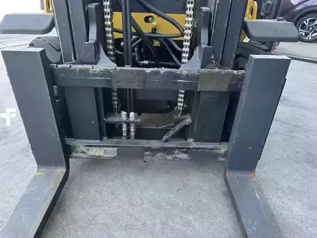 Treibgasstapler 2013  Yale GLP40VX6 (4)