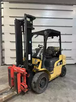 LPG heftrucks 2010  CAT Lift Trucks GP30N (1)