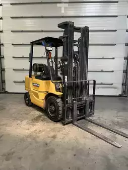 LPG heftrucks 2000  CAT Lift Trucks GP25K triplex 5500mm DAF (2)