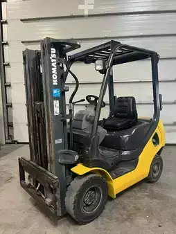 Diesel heftrucks 2005  Komatsu FD15-T20  triplex 3766 heures (1)