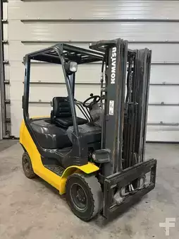 Diesel heftrucks 2005  Komatsu FD15-T20  triplex 3766 heures (2)