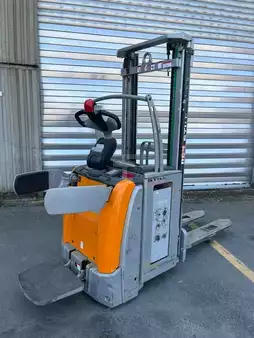 Stoccatori uomo a piedi 2020  Still EXV-SF16I 1551 heures (4)
