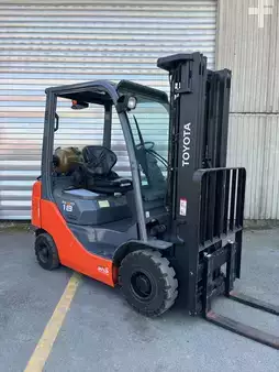 Gasoltruck 2013  Toyota 02-8FGF18 triplex 4990 heures (1)