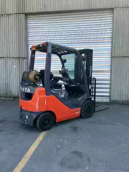 Gasoltruck 2013  Toyota 02-8FGF18 triplex 4990 heures (3)