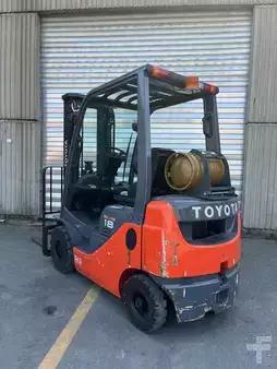 Gasoltruck 2013  Toyota 02-8FGF18 triplex 4990 heures (4)