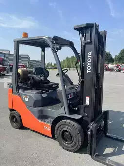 Wózki gazowe 2022  Toyota 02-8FGF18 triplex 2022 (2)