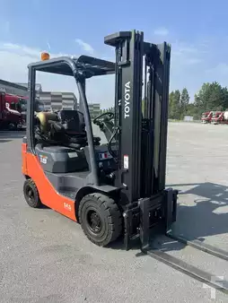 Wózki gazowe 2022  Toyota 02-8FGF18 triplex 2022 (1)