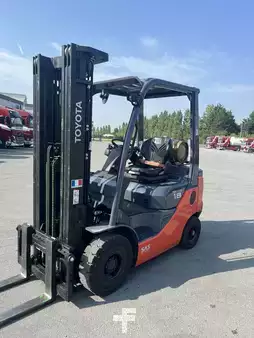 Wózki gazowe 2022  Toyota 02-8FGF18 triplex 2022 (2)