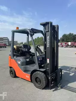 Wózki gazowe 2022  Toyota 02-8FGF18 triplex 2022 (1)