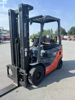 Wózki gazowe 2022  Toyota 02-8FGF18 triplex 2022 (2)