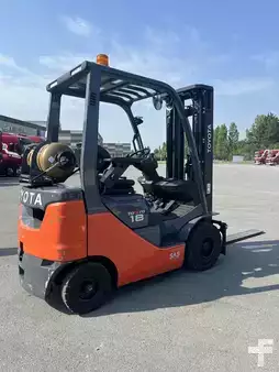 Wózki gazowe 2022  Toyota 02-8FGF18 triplex 2022 (3)