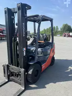 Wózki gazowe 2022  Toyota 02-8FGF18 triplex 2022 (2)