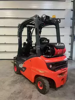 Gas truck 2019  Linde H20T-01 2467 heures 4 lignes (3)