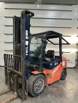 Carrelli elevatori diesel 2011  Heli CPCD35 (1)