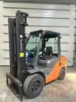Carrelli elevatori diesel 2016  Toyota 52-8FDJF35 (2)