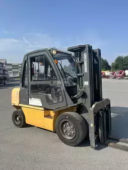 Carrelli elevatori diesel 2013  Nissan YG1D2A30T (1)