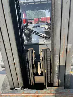 Carrelli elevatori diesel 2013  Nissan YG1D2A30T (6)