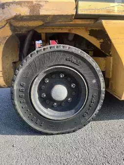 Carrelli elevatori diesel 2013  Nissan YG1D2A30T (8)
