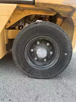 Carrelli elevatori diesel 2013  Nissan YG1D2A30T (9)